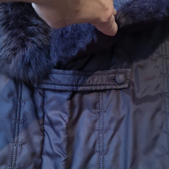 Beautiful aubergine winter jacket with fur details - Picture 10 of 16